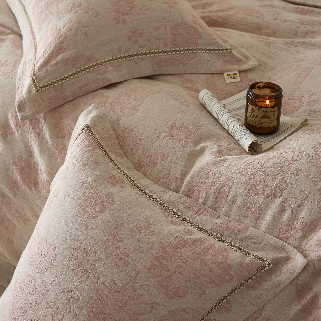 91家纺网 家纺一手货源 找家纺 莱豫家纺 2026新款A类亚麻棉麻色织提花工艺款四件套 樱花调粉