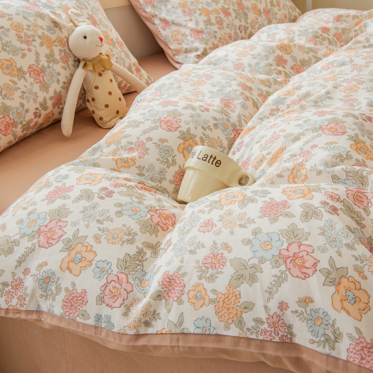 91家纺网 家纺一手货源 找家纺 雯雨家纺 2026春夏新款A类全棉有氧双层纱印花简约款四件套 香水繁花-米