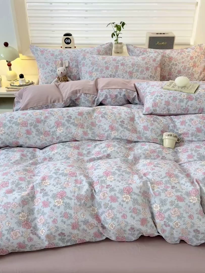 91家纺网 家纺一手货源 找家纺 雯雨家纺 2026春夏新款A类全棉有氧双层纱印花简约款四件套 香水繁花-米