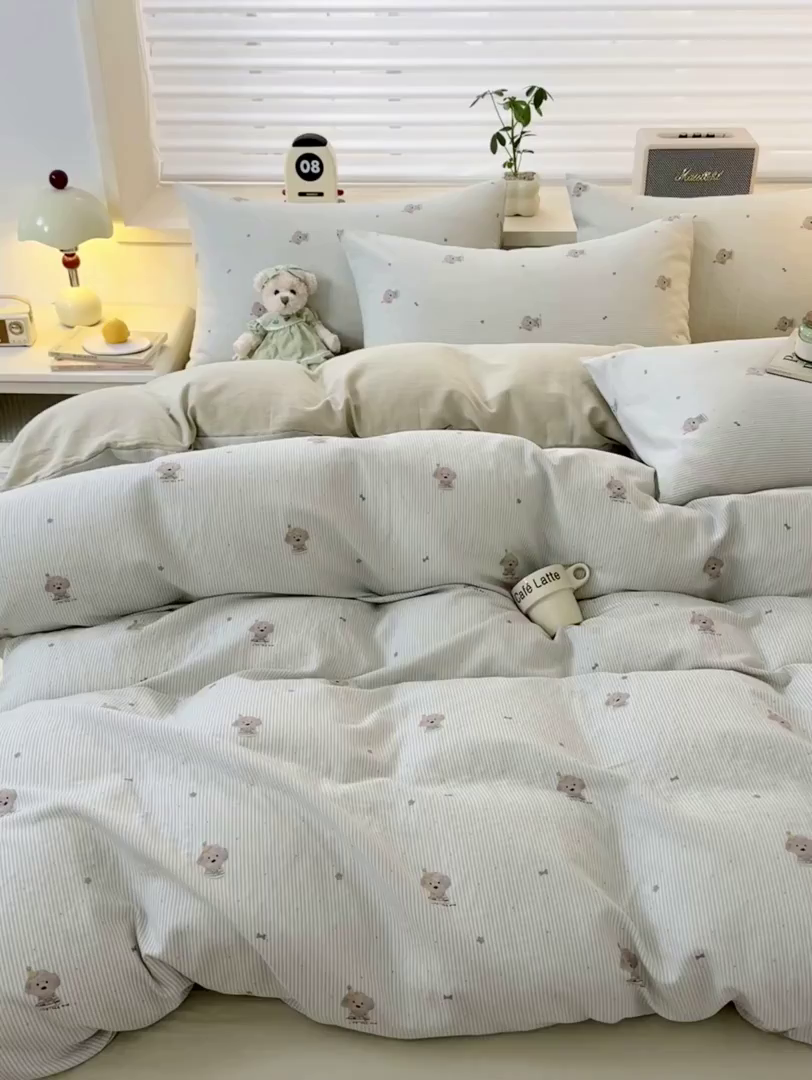 91家纺网 家纺一手货源 找家纺 雯雨家纺 2026春夏新款A类全棉有氧双层纱印花简约款四件套 布叮狗