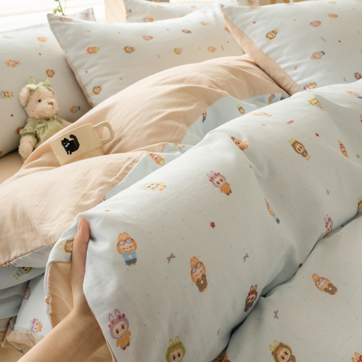 91家纺网 家纺一手货源 找家纺 雯雨家纺 2026春夏新款A类全棉有氧双层纱印花简约款四件套 布精灵