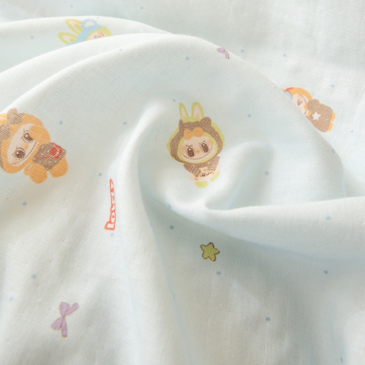 91家纺网 家纺一手货源 找家纺 雯雨家纺 2026春夏新款A类全棉有氧双层纱印花简约款四件套 布精灵