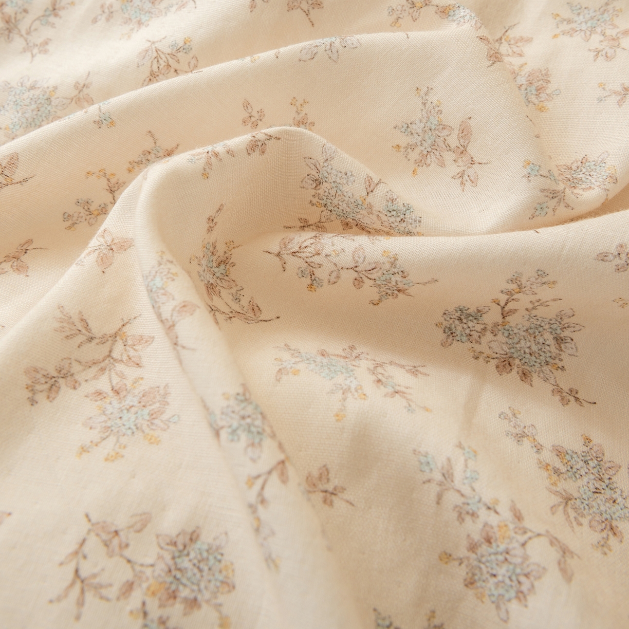 91家纺网 家纺一手货源 找家纺 雯雨家纺 2026春夏新款A类全棉有氧双层纱印花简约款四件套 落影迷香