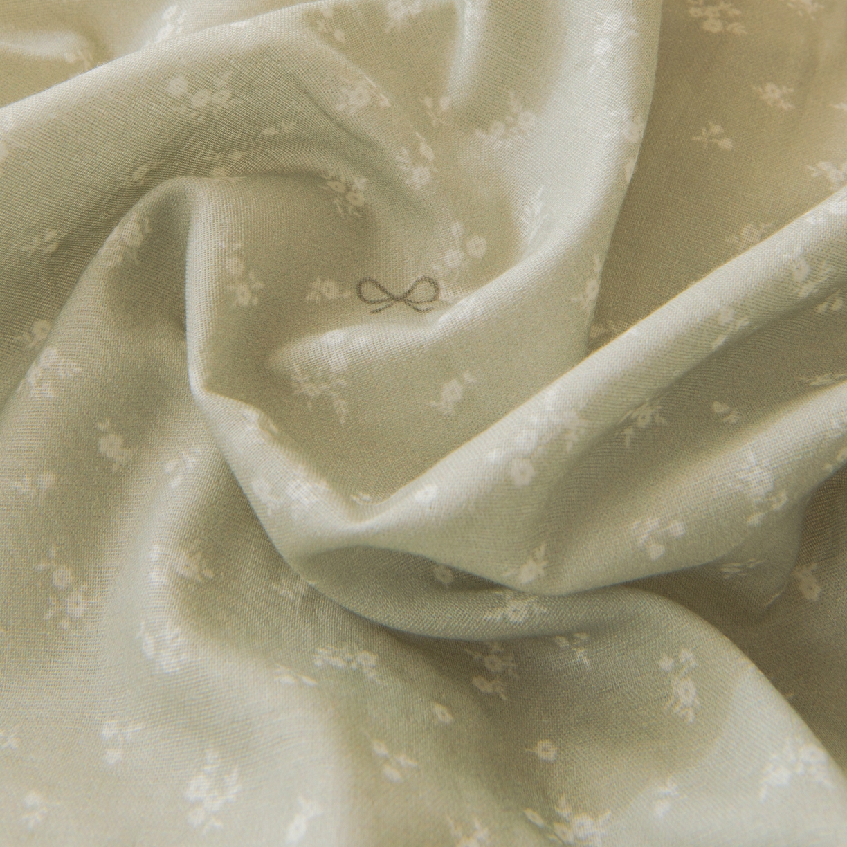 91家纺网 家纺一手货源 找家纺 雯雨家纺 2026春夏新款A类全棉有氧双层纱印花简约款四件套 秘密花园