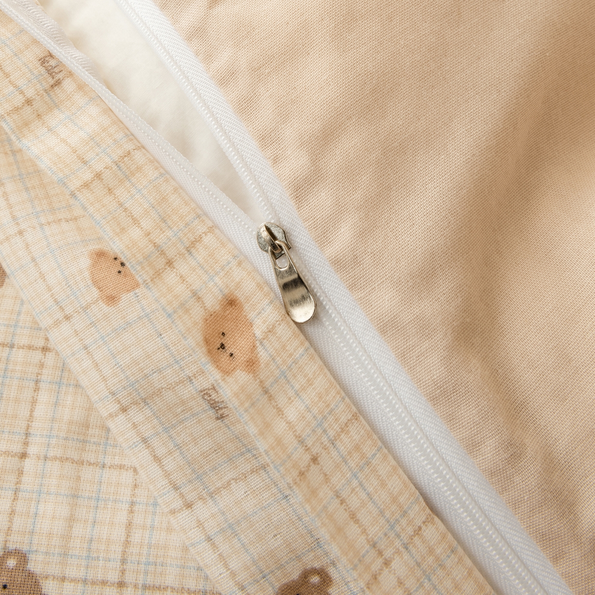 91家纺网 家纺一手货源 找家纺 雯雨家纺 2026春夏新款A类全棉有氧双层纱印花简约款四件套 文迪