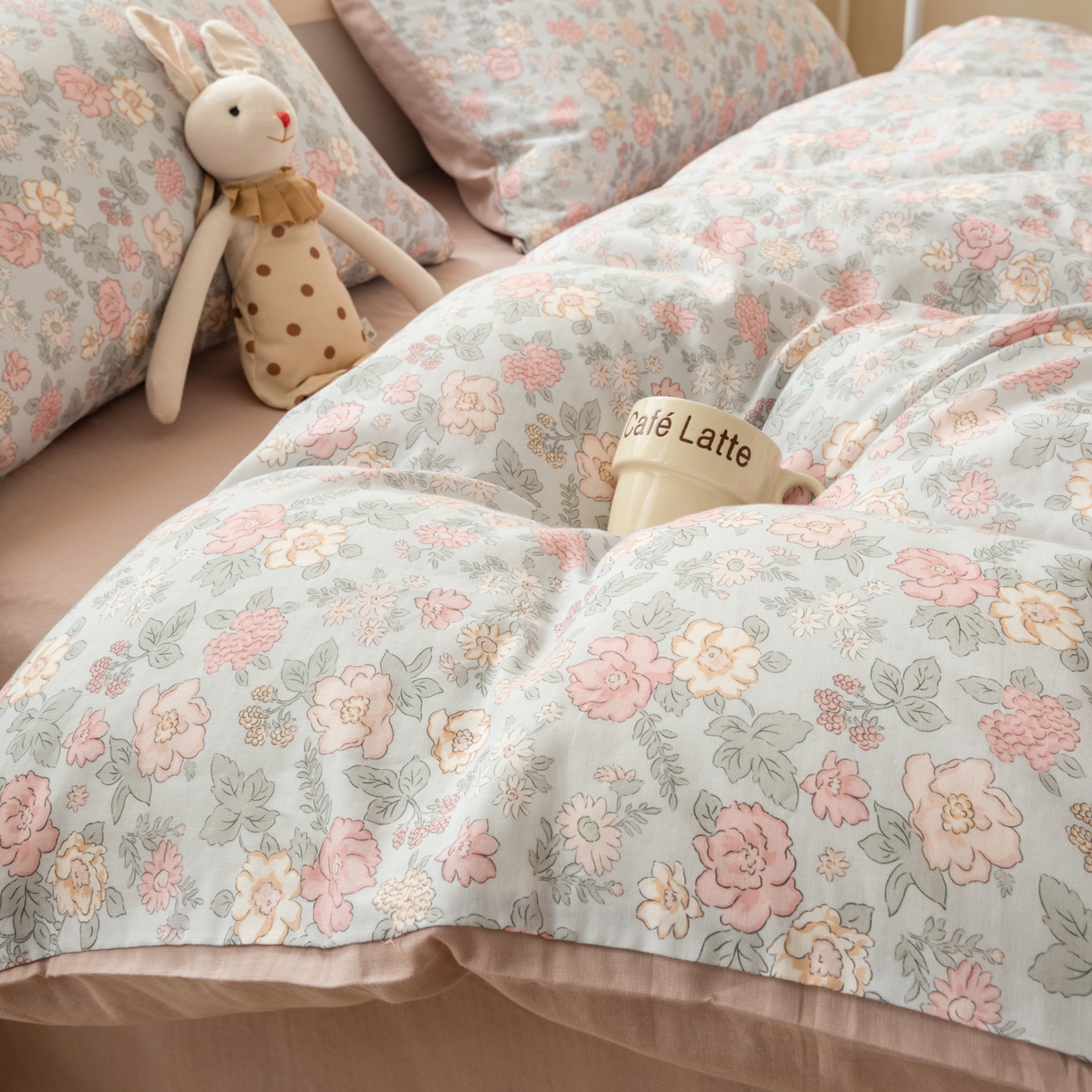 91家纺网 家纺一手货源 找家纺 雯雨家纺 2026春夏新款A类全棉有氧双层纱印花简约款四件套 香水繁花-兰