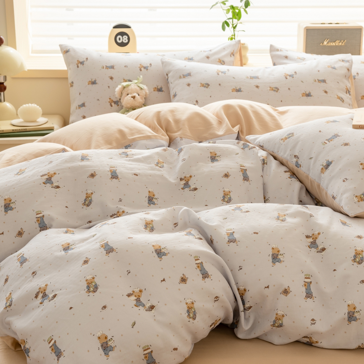 91家纺网 家纺一手货源 找家纺 雯雨家纺 2026春夏新款A类全棉有氧双层纱印花简约款四件套 小熊礼物