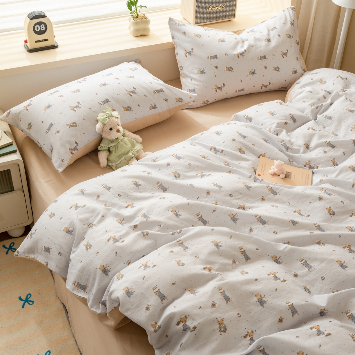 91家纺网 家纺一手货源 找家纺 雯雨家纺 2026春夏新款A类全棉有氧双层纱印花简约款四件套 小熊礼物