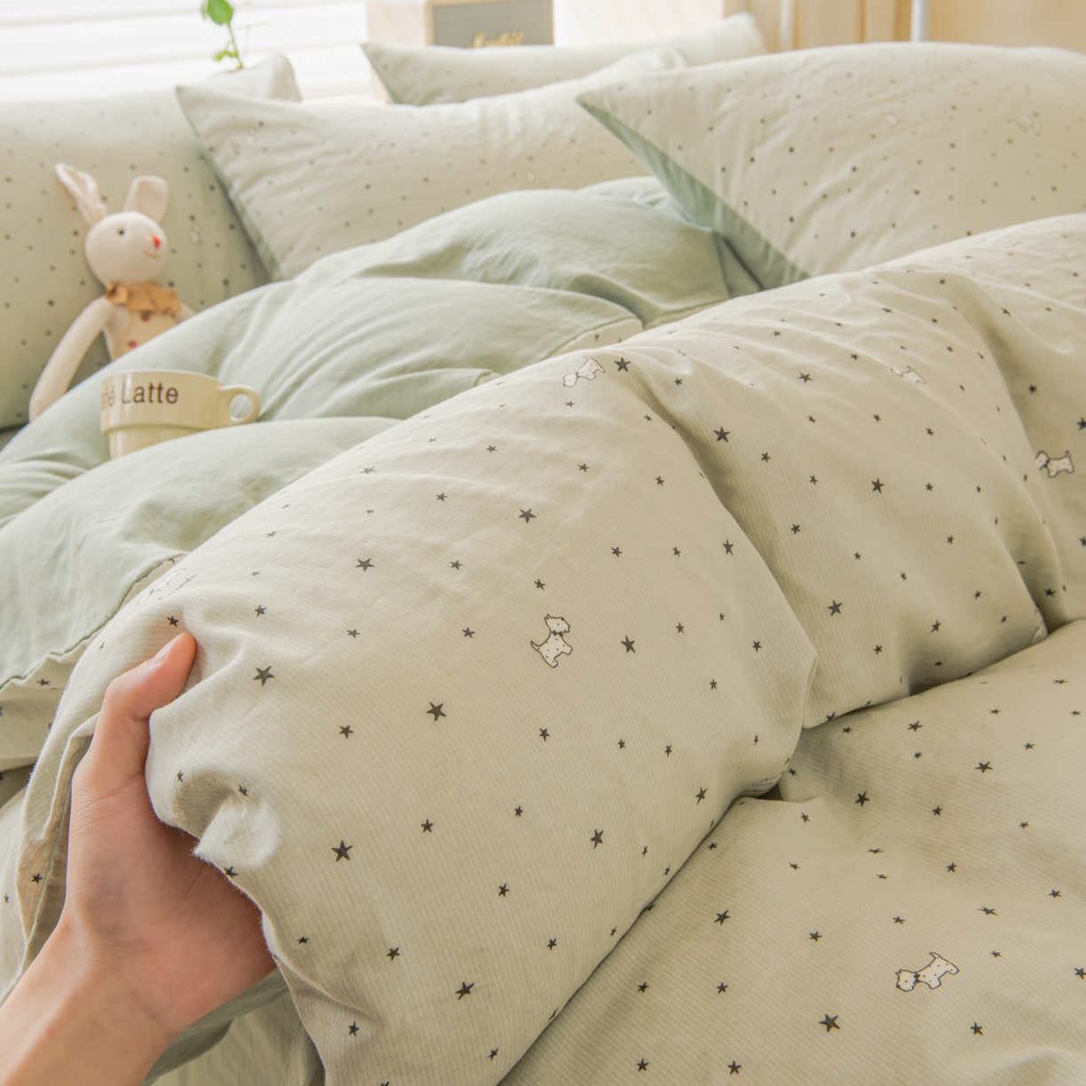 91家纺网 家纺一手货源 找家纺 雯雨家纺 2026春夏新款A类全棉有氧双层纱印花简约款四件套 星空犬