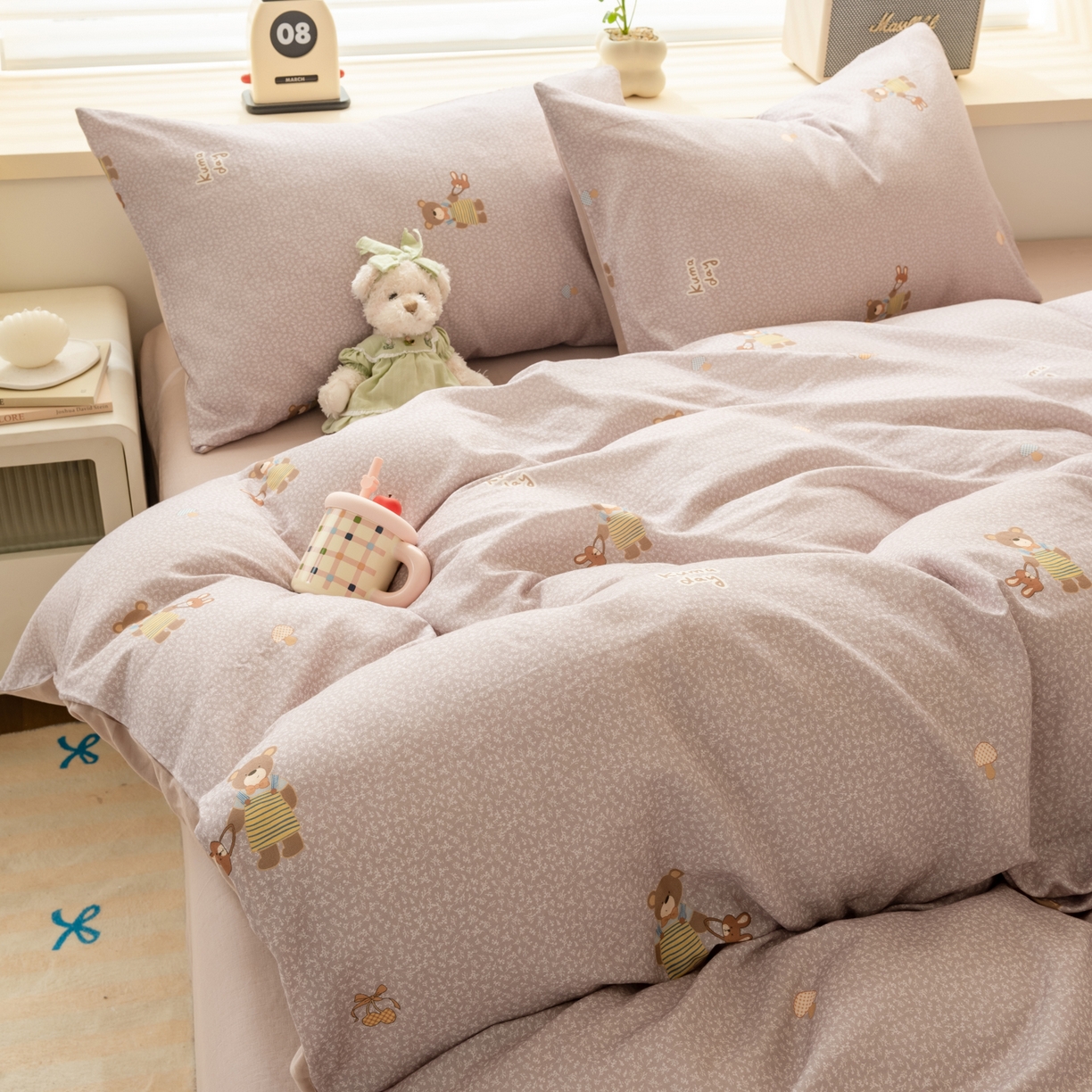 91家纺网 家纺一手货源 找家纺 雯雨家纺 2026春夏新款A类全棉有氧双层纱印花简约款四件套 朱迪熊