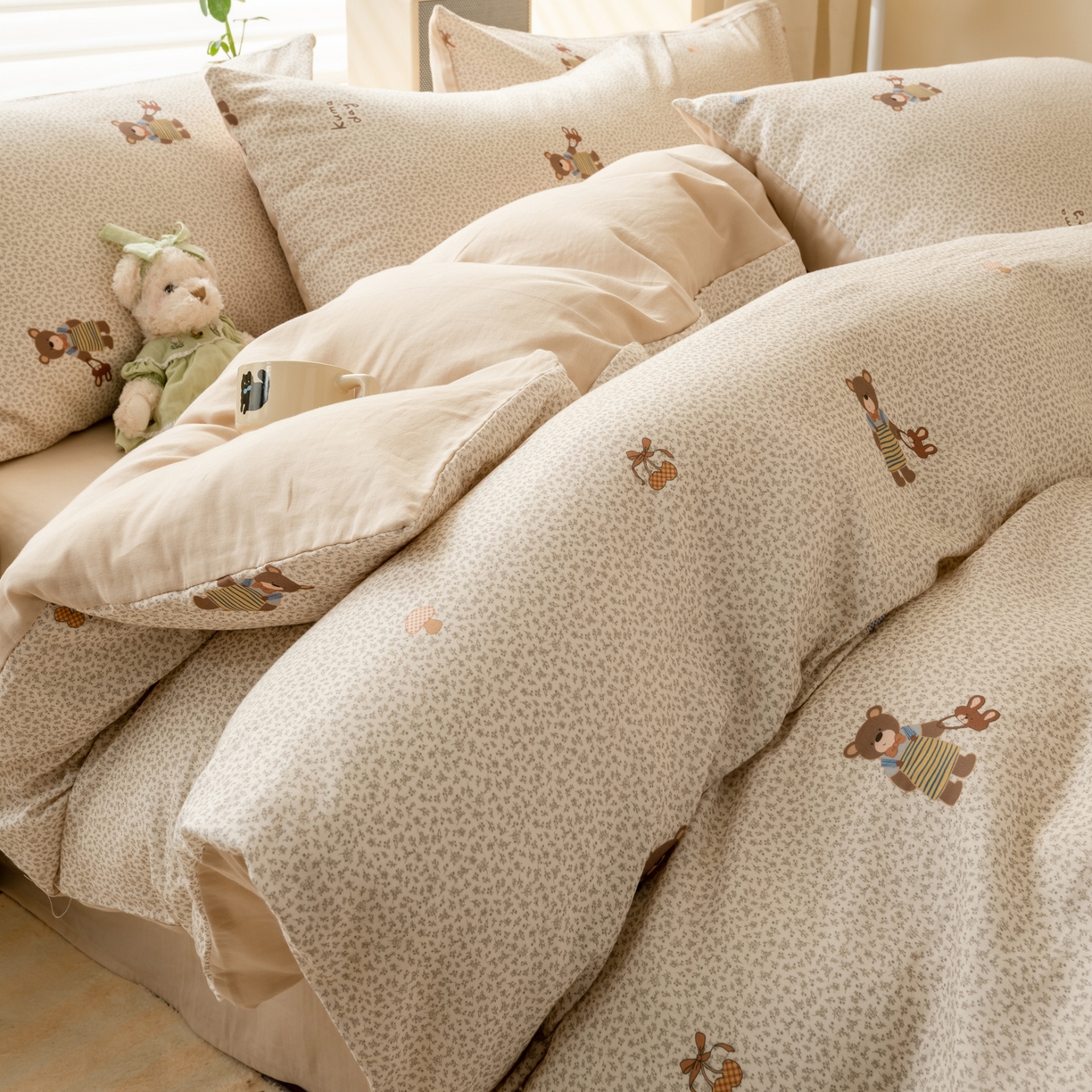 91家纺网 家纺一手货源 找家纺 雯雨家纺 2026春夏新款A类全棉有氧双层纱印花简约款四件套 朱迪熊-米