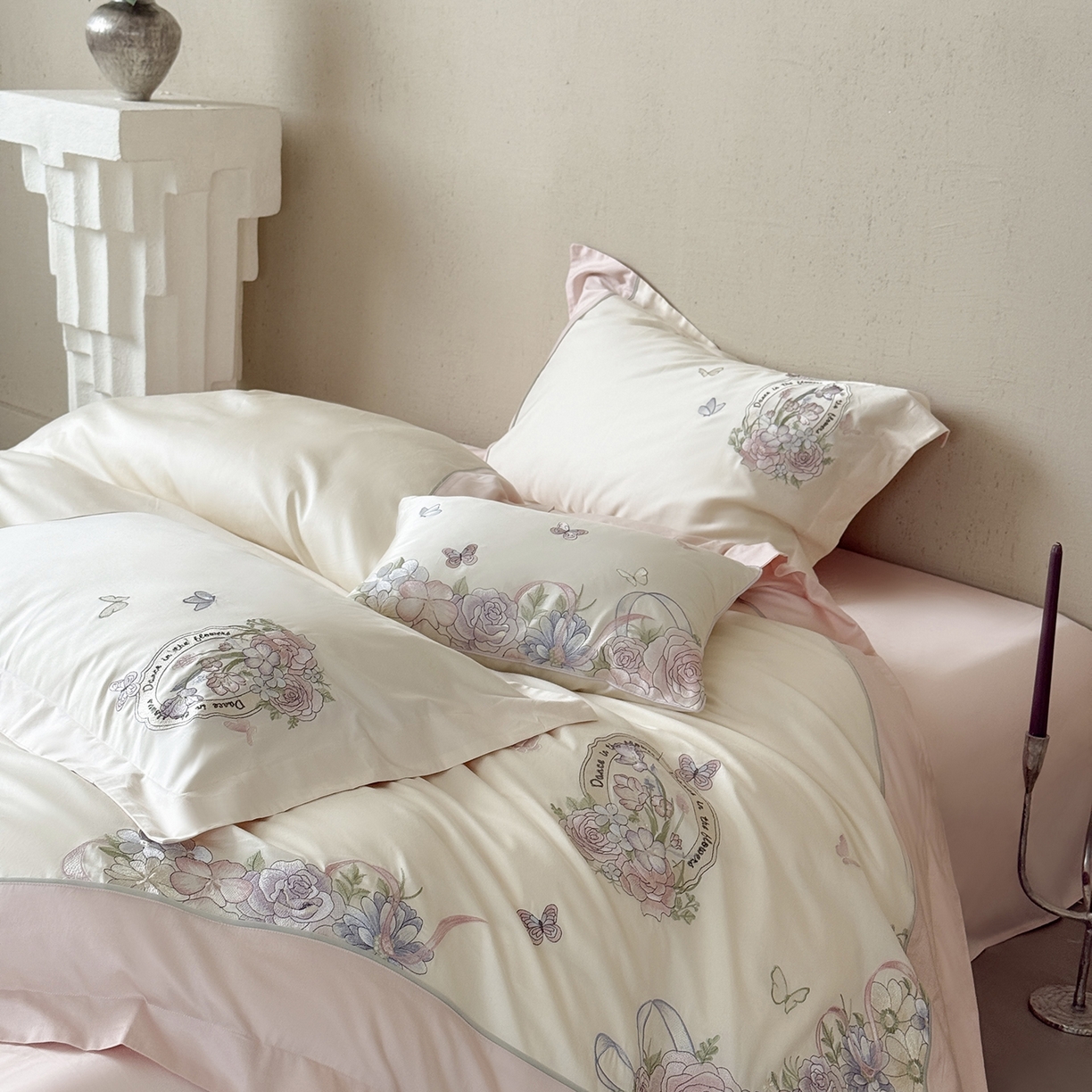 91家纺网 家纺一手货源 找家纺 MIU缪家居 2026新款亲肤舒适100支全棉四件套-爱丽丝梦境（基础控价431，券后控价388） 爱丽丝梦境-花香粉白