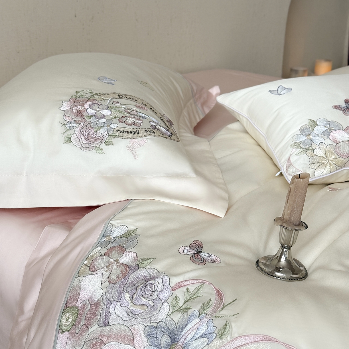 91家纺网 家纺一手货源 找家纺 MIU缪家居 2026新款亲肤舒适100支全棉四件套-爱丽丝梦境（基础控价431，券后控价388） 爱丽丝梦境-花香粉白