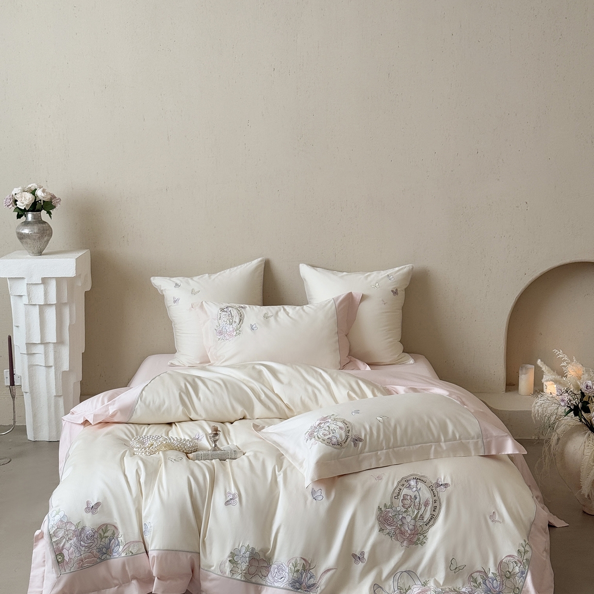 91家纺网 家纺一手货源 找家纺 MIU缪家居 2026新款亲肤舒适100支全棉四件套-爱丽丝梦境（基础控价431，券后控价388） 爱丽丝梦境-花香粉白