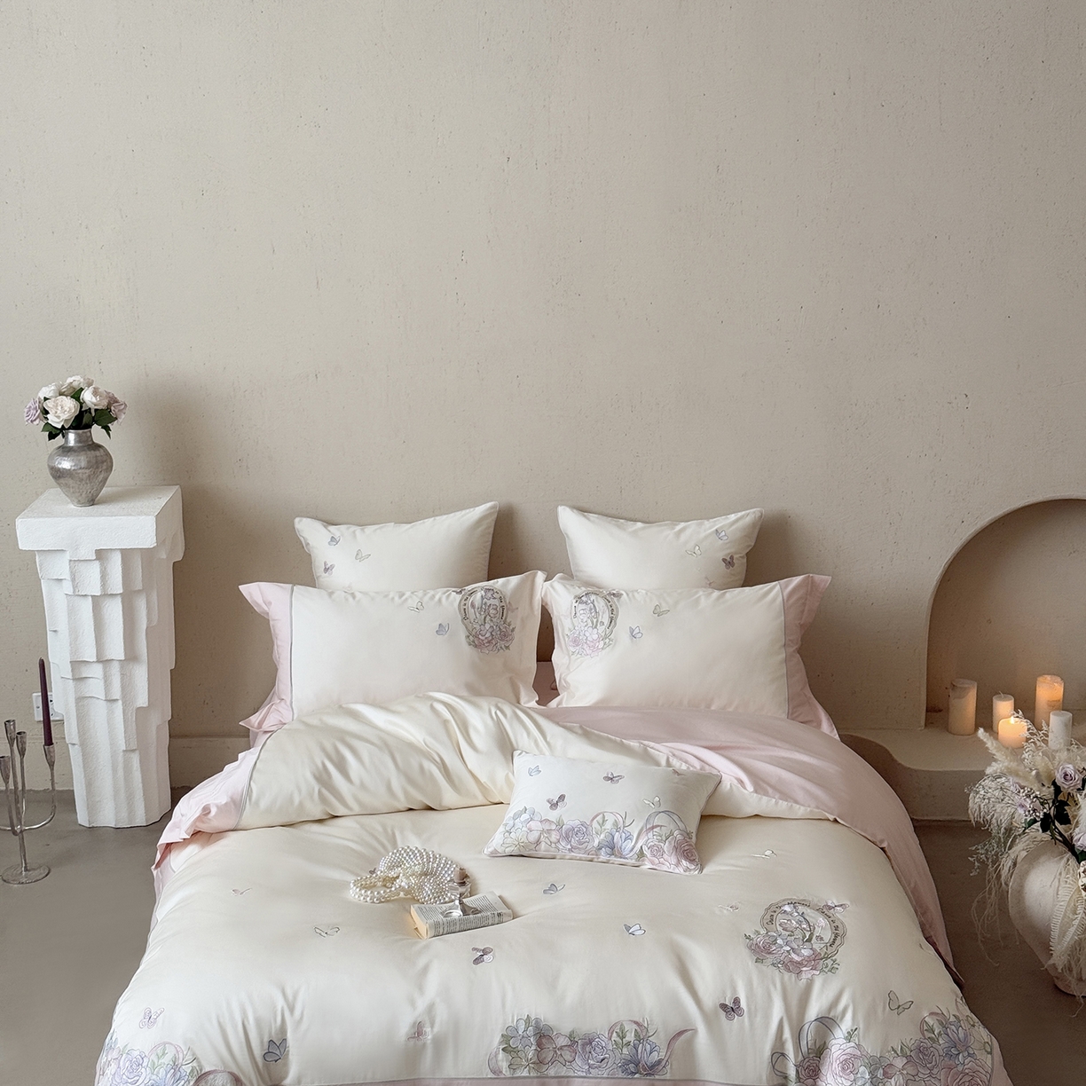 91家纺网 家纺一手货源 找家纺 MIU缪家居 2026新款亲肤舒适100支全棉四件套-爱丽丝梦境（基础控价431，券后控价388） 爱丽丝梦境-花香粉白