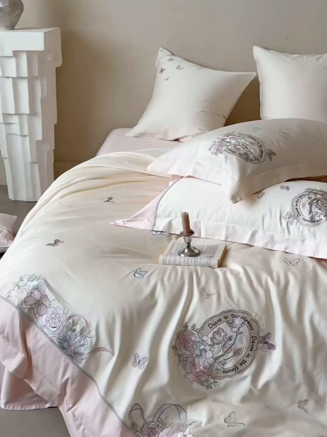 91家纺网 家纺一手货源 找家纺 MIU缪家居 2026新款亲肤舒适100支全棉四件套-爱丽丝梦境（基础控价431，券后控价388） 爱丽丝梦境-花香粉白