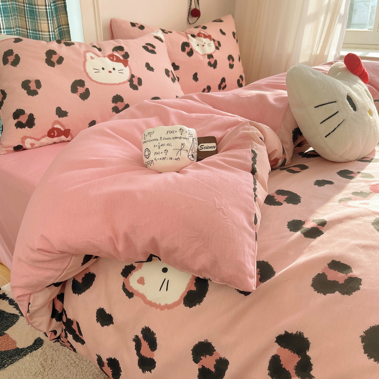 91家纺网 家纺一手货源 找家纺 瑞莱 2026新款ing小清新费尔岛全棉四件套 猫吃鱼（粉）