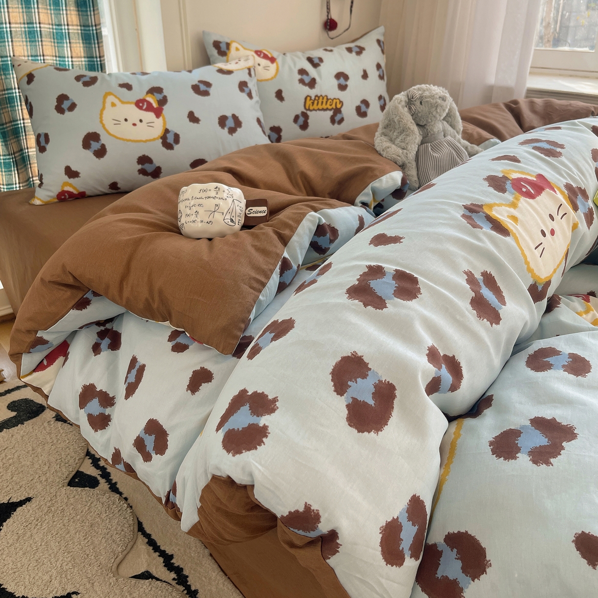 91家纺网 家纺一手货源 找家纺 瑞莱 2026新款ing小清新费尔岛全棉四件套 猫吃鱼（蓝）