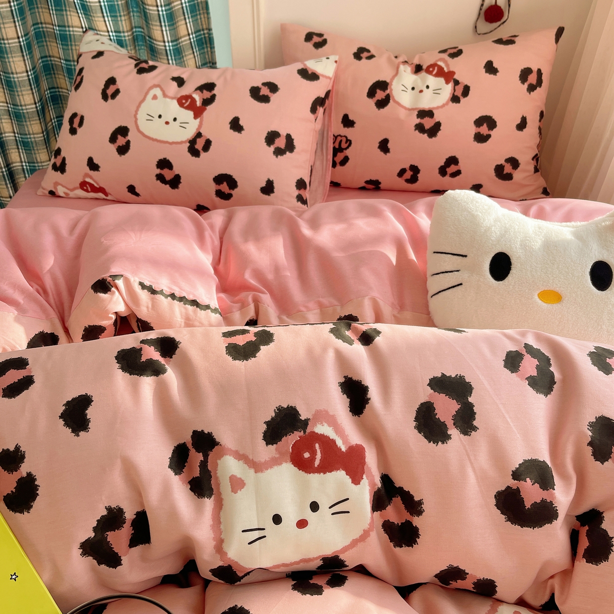 91家纺网 家纺一手货源 找家纺 瑞莱 2026新款ing小清新费尔岛全棉四件套 猫吃鱼（粉）