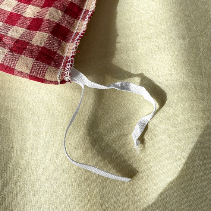 91家纺网 家纺一手货源 找家纺 对白 2026新款ins风全棉色织水洗棉纯棉简约极简格子系列四件套-草莓奶昔【提供买家秀】 草莓奶昔（枕套小花）