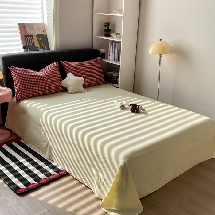 91家纺网 家纺一手货源 找家纺 对白 2026新款ins风全棉色织水洗棉纯棉简约极简格子系列四件套-草莓奶昔【提供买家秀】 草莓奶昔（枕套小花）