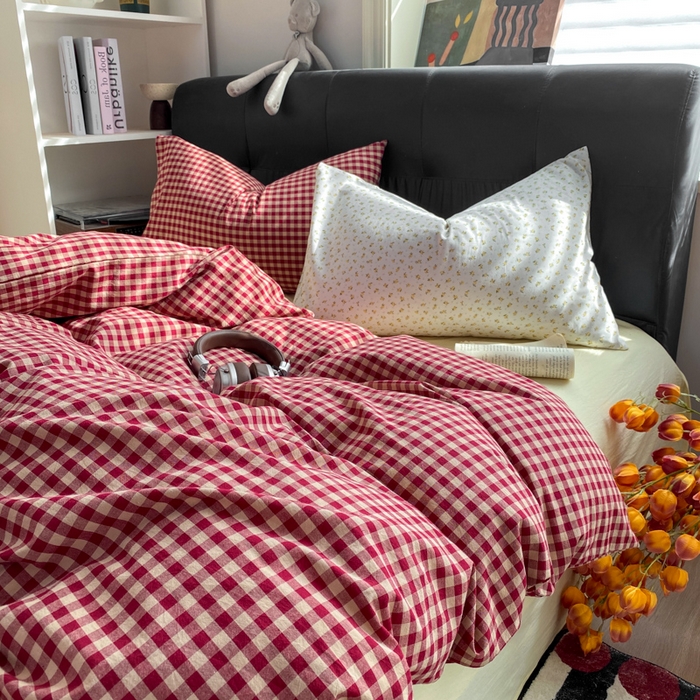 91家纺网 家纺一手货源 找家纺 对白 2026新款ins风全棉色织水洗棉纯棉简约极简格子系列四件套-草莓奶昔【提供买家秀】 草莓奶昔（枕套格子）