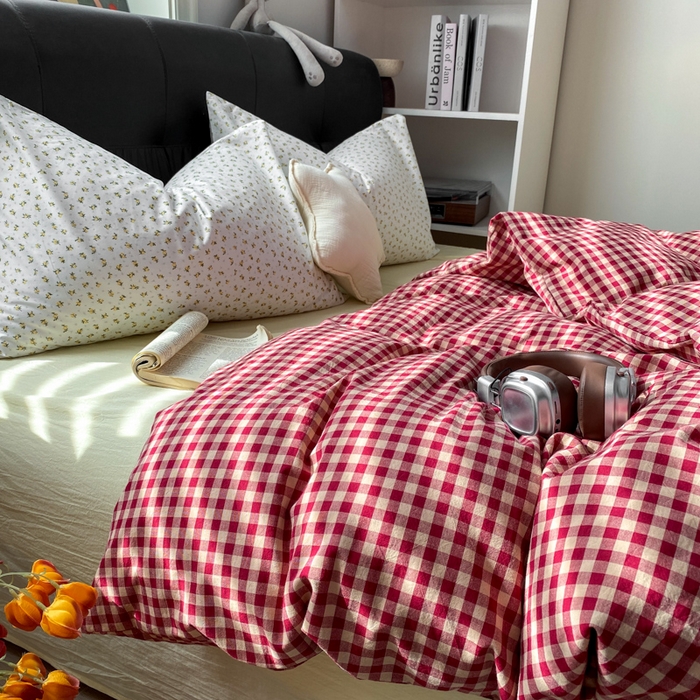 91家纺网 家纺一手货源 找家纺 对白 2026新款ins风全棉色织水洗棉纯棉简约极简格子系列四件套-草莓奶昔【提供买家秀】 草莓奶昔（枕套格子）