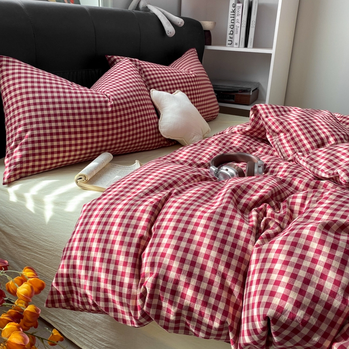 91家纺网 家纺一手货源 找家纺 对白 2026新款ins风全棉色织水洗棉纯棉简约极简格子系列四件套-草莓奶昔【提供买家秀】 草莓奶昔（枕套格子+小花）