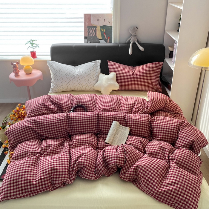 91家纺网 家纺一手货源 找家纺 对白 2026新款ins风全棉色织水洗棉纯棉简约极简格子系列四件套-草莓奶昔【提供买家秀】 草莓奶昔（枕套小花）