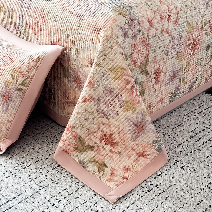 91家纺网 家纺一手货源 找家纺 Mr.pig猪先生水洗棉 2026新款全棉数码印花夹棉床盖单件床盖三件套（展示价格为控价，实际价格请联系客服） 繁花梦语