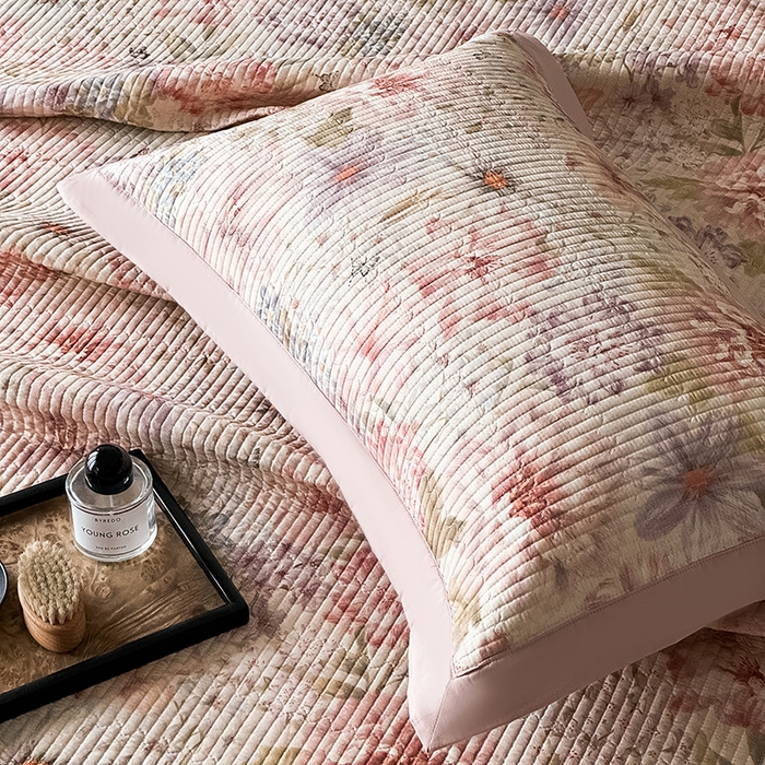 91家纺网 家纺一手货源 找家纺 Mr.pig猪先生水洗棉 2026新款全棉数码印花夹棉床盖单件床盖三件套（展示价格为控价，实际价格请联系客服） 繁花梦语