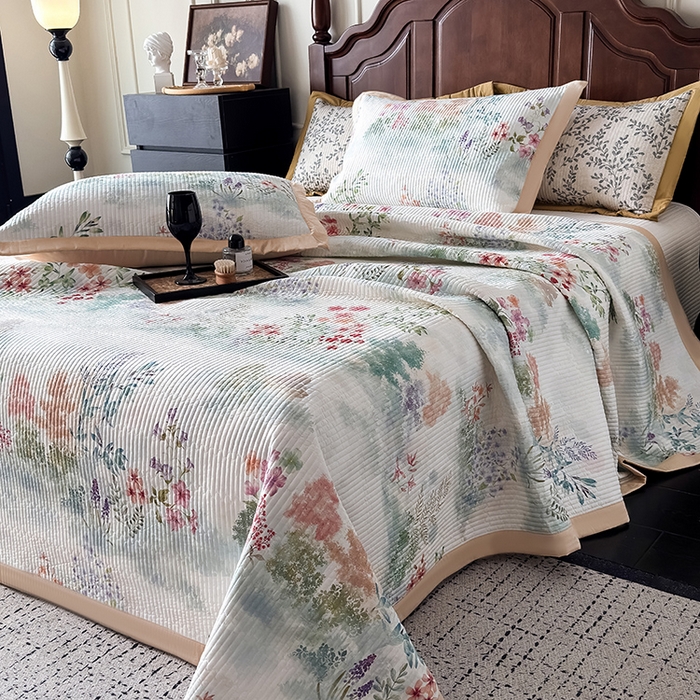 91家纺网 家纺一手货源 找家纺 Mr.pig猪先生水洗棉 2026新款全棉数码印花夹棉床盖单件床盖三件套（展示价格为控价，实际价格请联系客服） 春日絮语