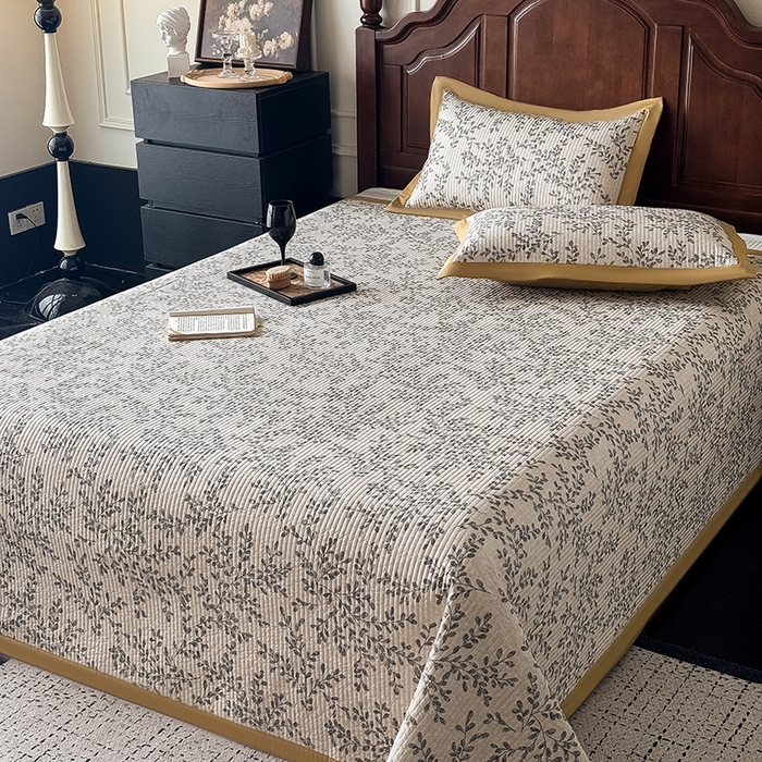 91家纺网 家纺一手货源 找家纺 Mr.pig猪先生水洗棉 2026新款全棉数码印花夹棉床盖单件床盖三件套（展示价格为控价，实际价格请联系客服） 花野