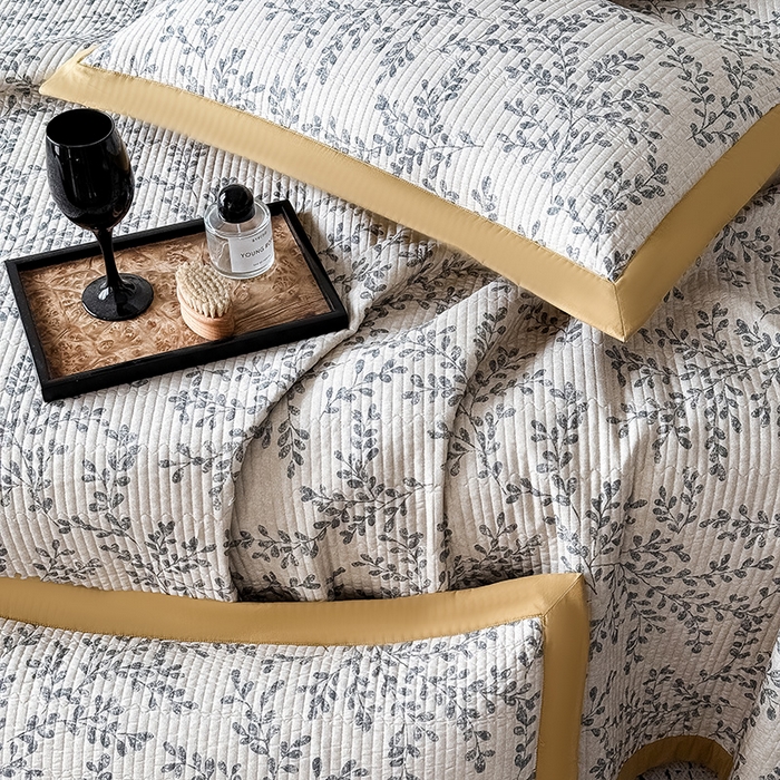 91家纺网 家纺一手货源 找家纺 Mr.pig猪先生水洗棉 2026新款全棉数码印花夹棉床盖单件床盖三件套（展示价格为控价，实际价格请联系客服） 花野