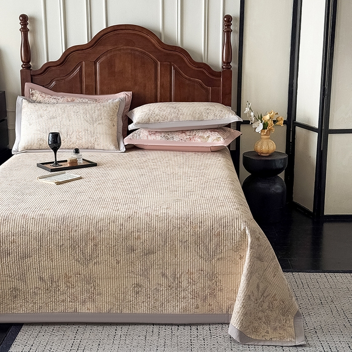 91家纺网 家纺一手货源 找家纺 Mr.pig猪先生水洗棉 2026新款全棉数码印花夹棉床盖单件床盖三件套（展示价格为控价，实际价格请联系客服） 梦蝶