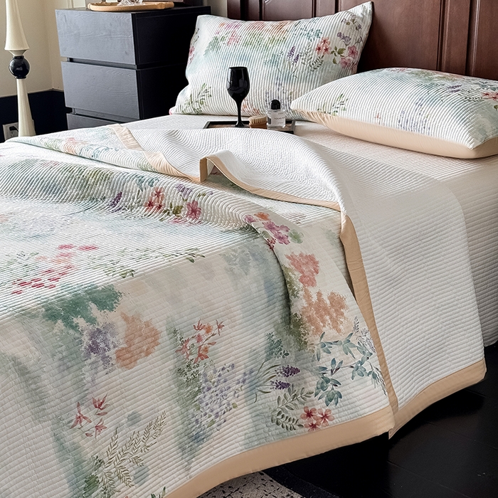 91家纺网 家纺一手货源 找家纺 Mr.pig猪先生水洗棉 2026新款全棉数码印花夹棉床盖单件床盖三件套（展示价格为控价，实际价格请联系客服） 春日絮语