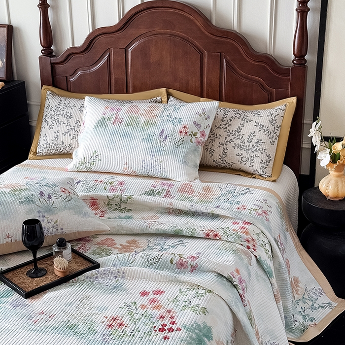 91家纺网 家纺一手货源 找家纺 Mr.pig猪先生水洗棉 2026新款全棉数码印花夹棉床盖单件床盖三件套（展示价格为控价，实际价格请联系客服） 春日絮语