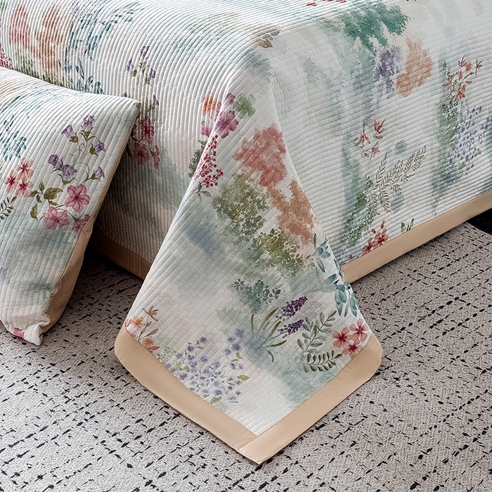 91家纺网 家纺一手货源 找家纺 Mr.pig猪先生水洗棉 2026新款全棉数码印花夹棉床盖单件床盖三件套（展示价格为控价，实际价格请联系客服） 春日絮语