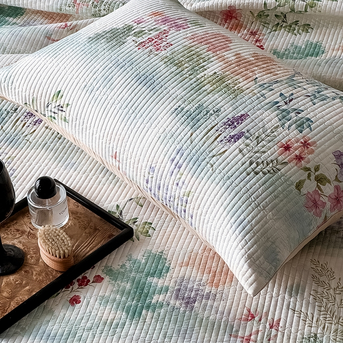 91家纺网 家纺一手货源 找家纺 Mr.pig猪先生水洗棉 2026新款全棉数码印花夹棉床盖单件床盖三件套（展示价格为控价，实际价格请联系客服） 春日絮语