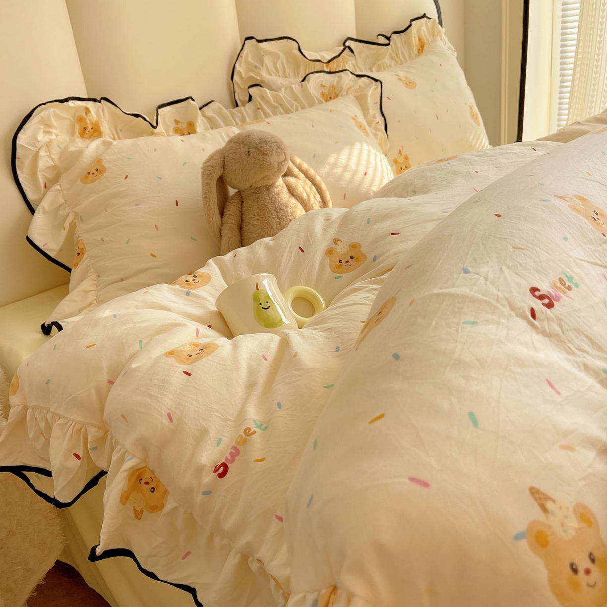 91家纺网 家纺一手货源 找家纺 韩巢家纺 2026新款水洗棉花边款四件套 小熊冰淇淋【大花边款】