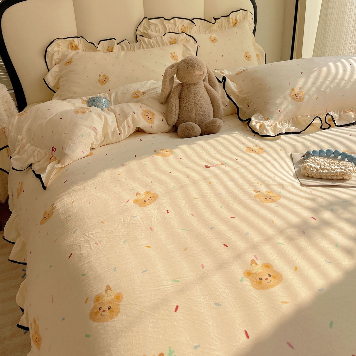 91家纺网 家纺一手货源 找家纺 韩巢家纺 2026新款水洗棉花边款四件套 小熊冰淇淋【大花边款】