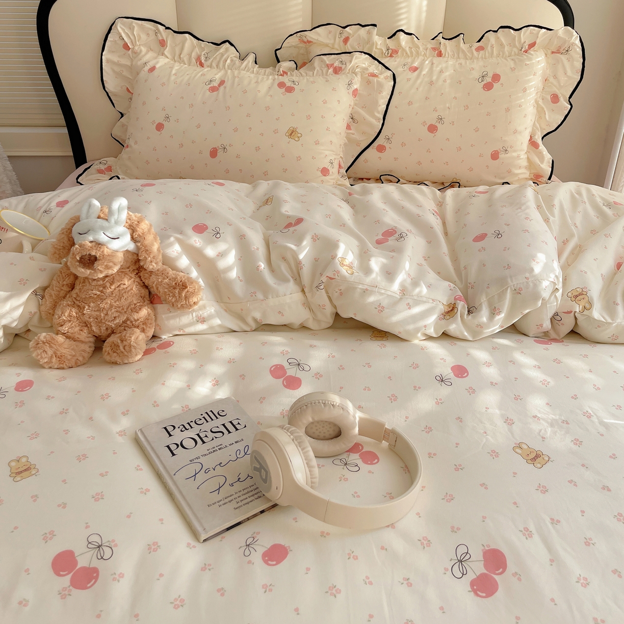 91家纺网 家纺一手货源 找家纺 韩巢家纺 2026新款水洗棉花边款四件套 摘樱桃的小熊【大花边款】