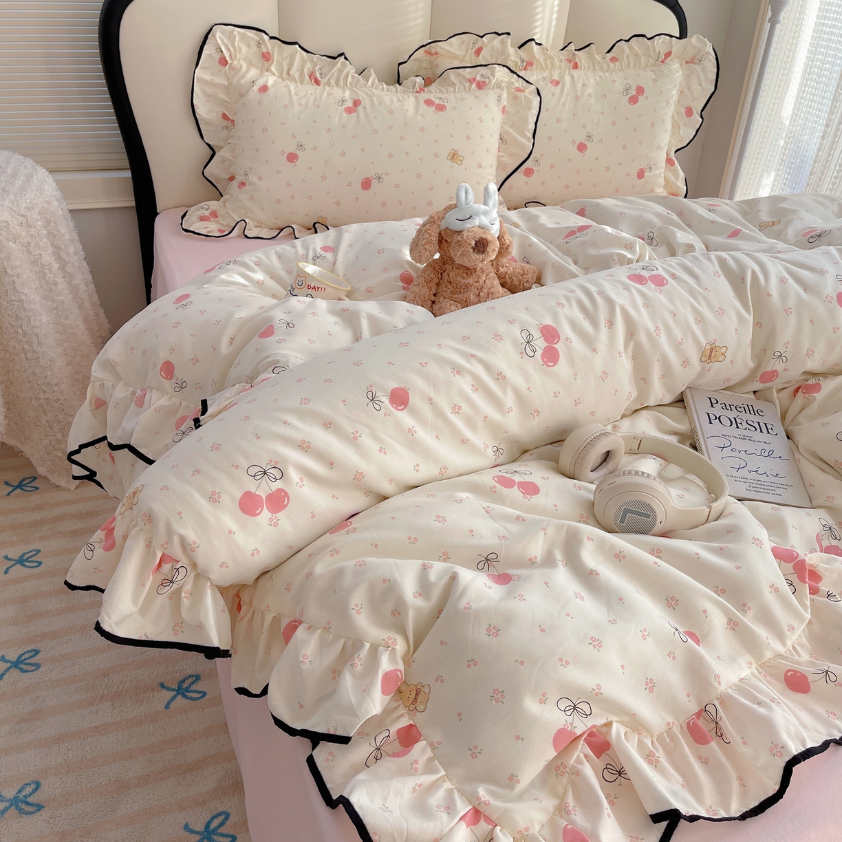 91家纺网 家纺一手货源 找家纺 韩巢家纺 2026新款水洗棉花边款四件套 摘樱桃的小熊【大花边款】