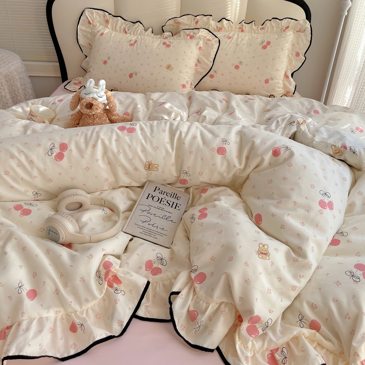 91家纺网 家纺一手货源 找家纺 韩巢家纺 2026新款水洗棉花边款四件套 摘樱桃的小熊【大花边款】