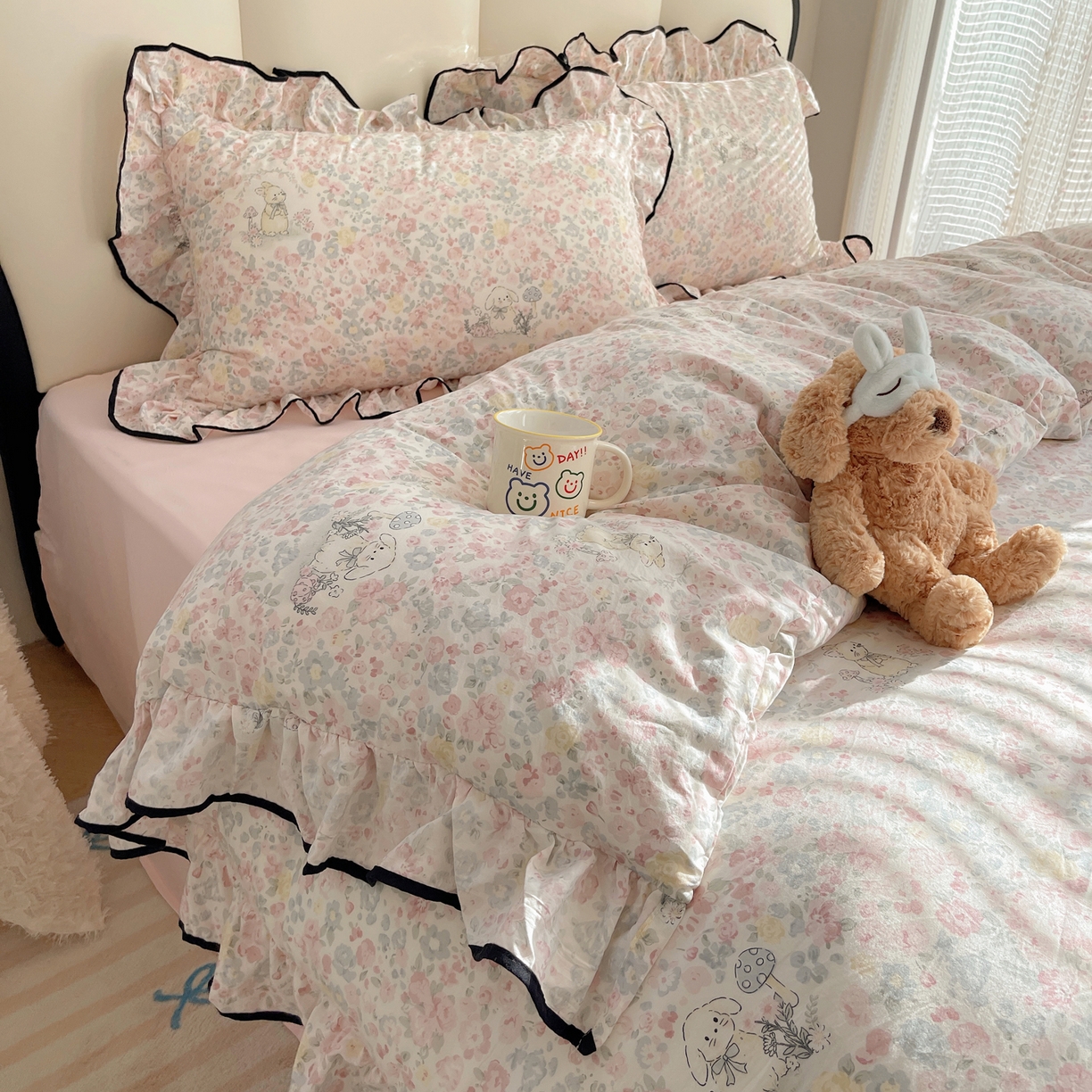 91家纺网 家纺一手货源 找家纺 韩巢家纺 2026新款水洗棉花边款四件套 幸运可爱兔【大花边款】