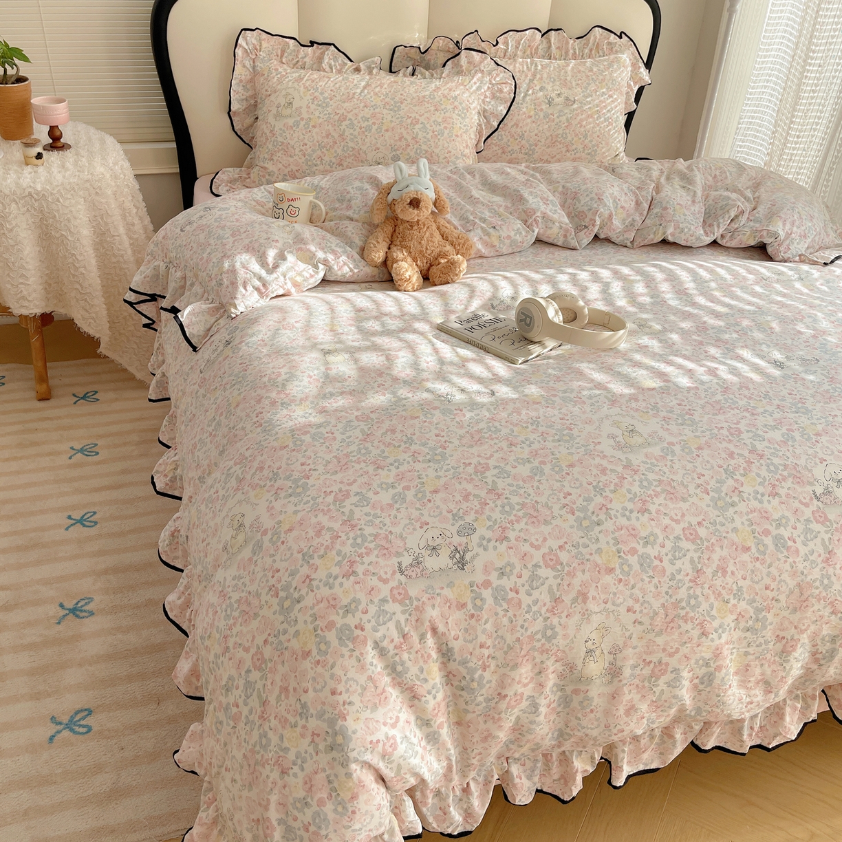 91家纺网 家纺一手货源 找家纺 韩巢家纺 2026新款水洗棉花边款四件套 幸运可爱兔【大花边款】