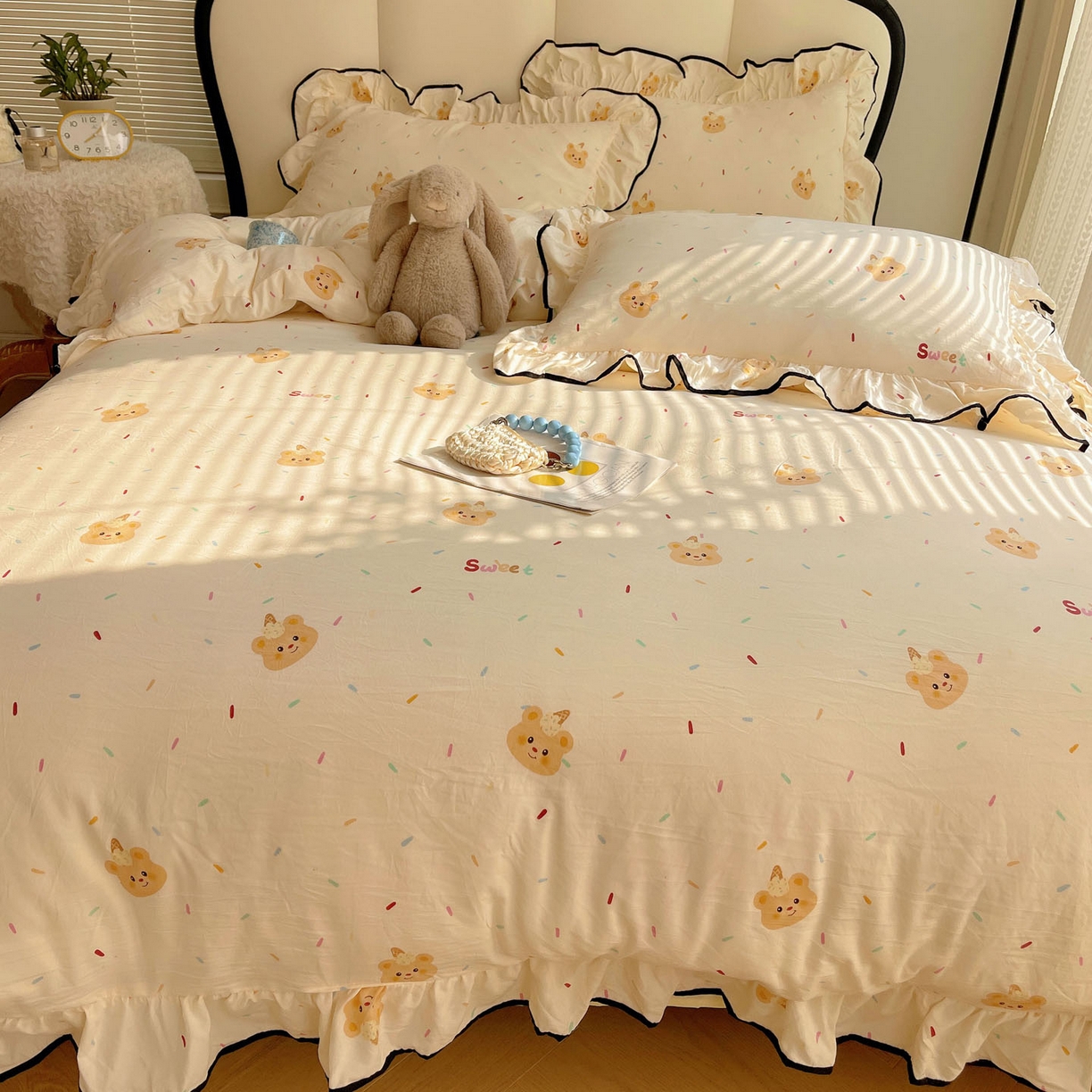 91家纺网 家纺一手货源 找家纺 韩巢家纺 2026新款水洗棉花边款四件套 小熊冰淇淋【大花边款】