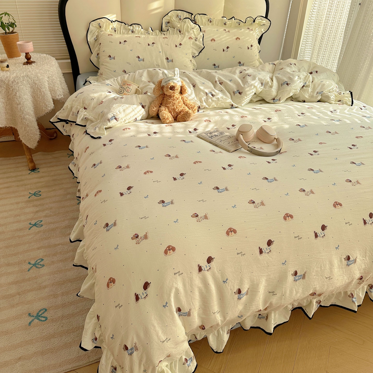 91家纺网 家纺一手货源 找家纺 韩巢家纺 2026新款水洗棉花边款四件套 可可腊肠犬【大花边款】