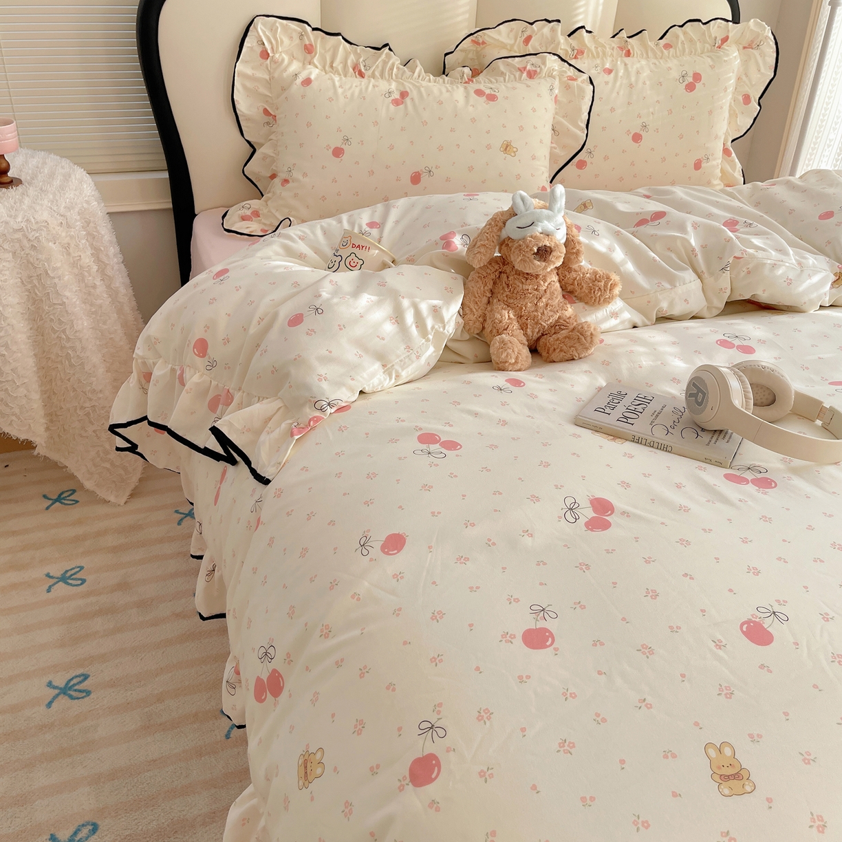 91家纺网 家纺一手货源 找家纺 韩巢家纺 2026新款水洗棉花边款四件套 摘樱桃的小熊【大花边款】