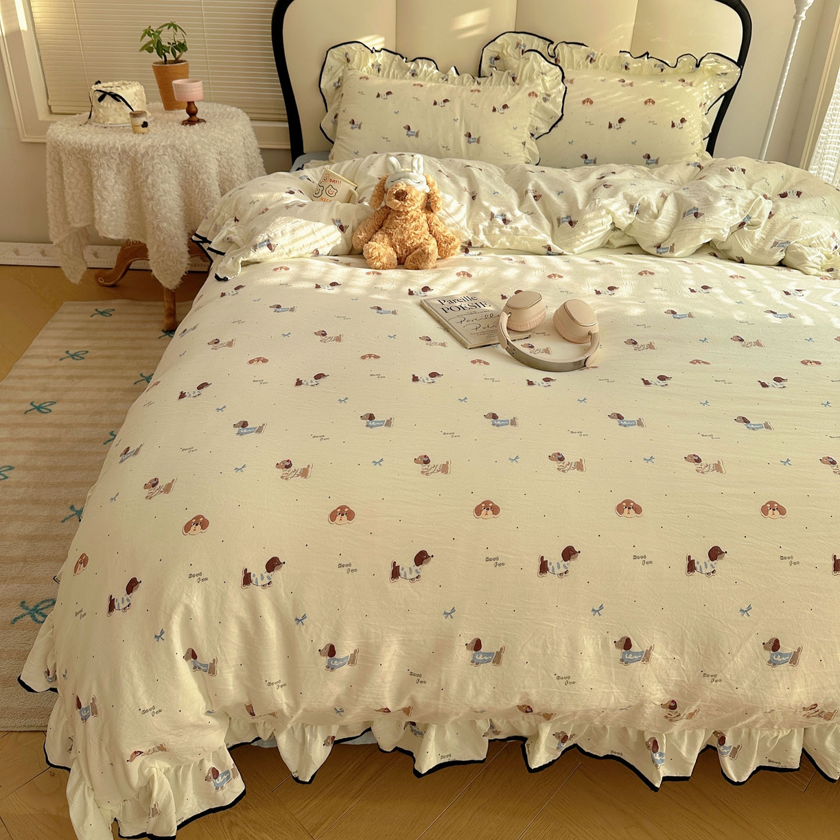 91家纺网 家纺一手货源 找家纺 韩巢家纺 2026新款水洗棉花边款四件套 可可腊肠犬【大花边款】